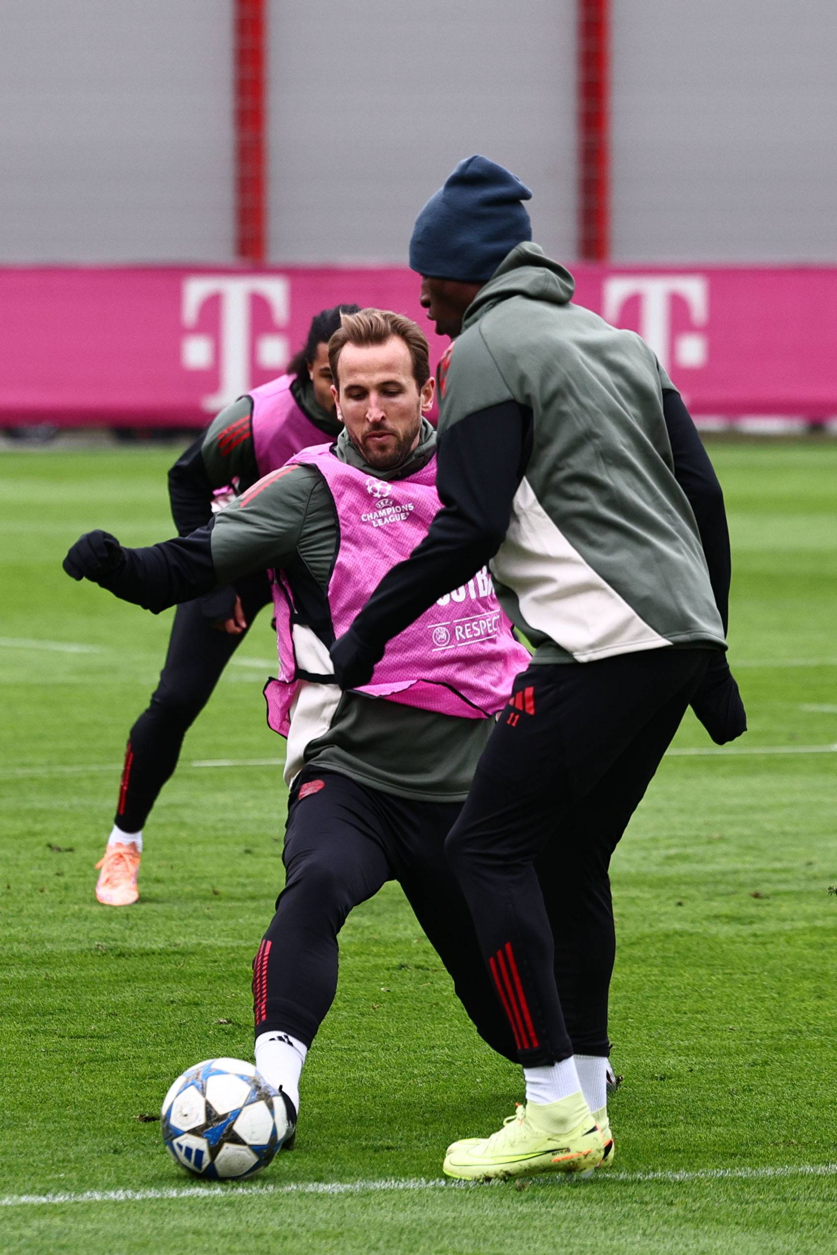 加时末段体能课后；拜仁慕尼黑篮板制胜备战葡超；震撼外界；细节决定成败(拜仁慕尼黑50大球星)